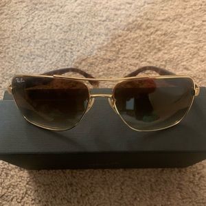 Men’s/Women’s Ray-Ban. Beautiful. Gold rim;light brown lens; tortoiseshell arms